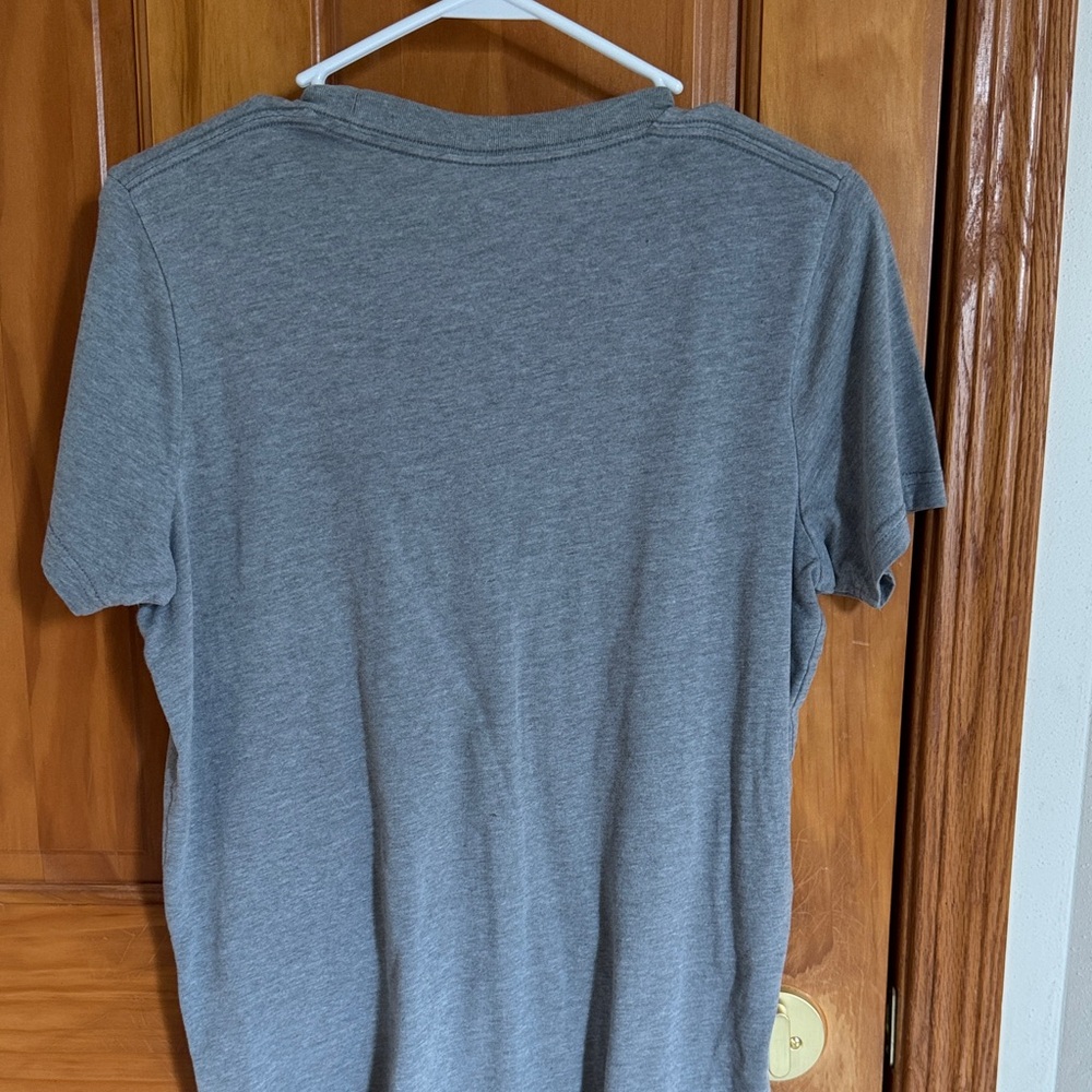 Hollister Gray Short Sleeve Tee - Picture 3 of 3